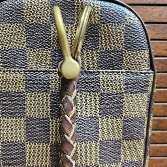 Louis Vuitton Leather Keychain - Picture 5 of 8